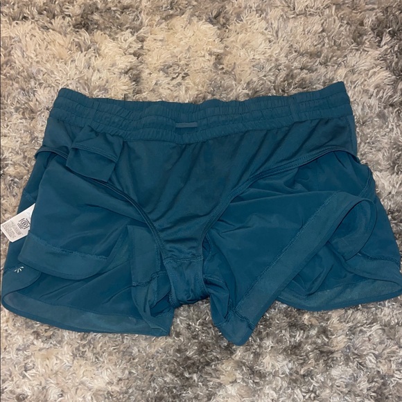 Athleta Mesh Racer Run Mid Rise 4" Short - Picture 3 of 5
